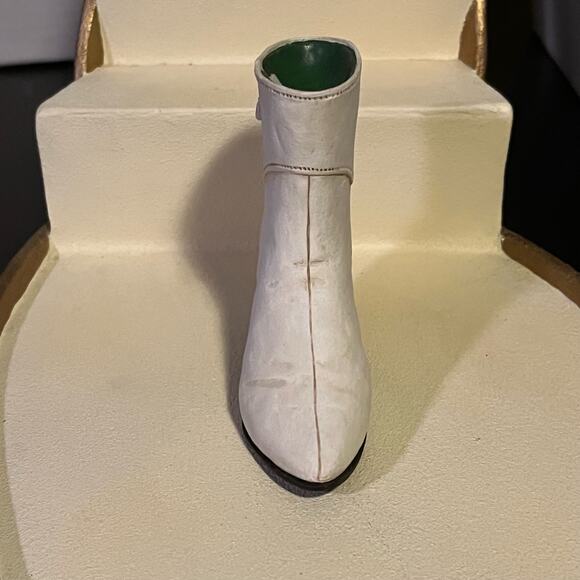 Just the Right Shoe Ingenue - Picture 5 of 10